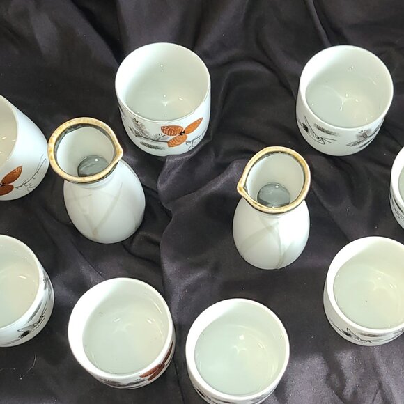 VINTAGE Japanese Porcelain Sake Set for Eight (8) GORGEOUS! - Picture 5 of 7